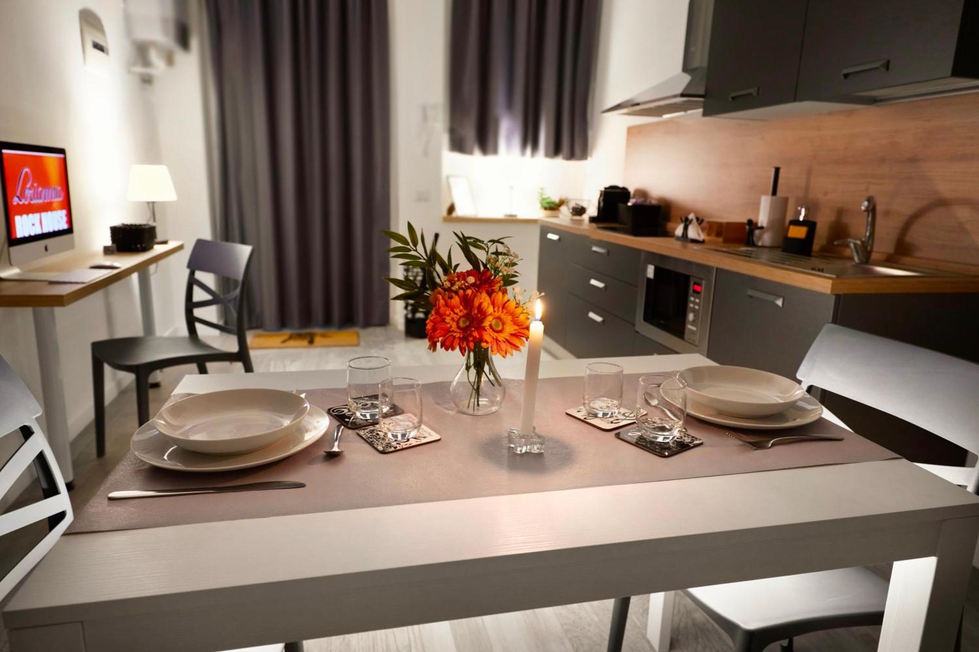 Lorianna Rock House Apartment Милано Екстериор снимка